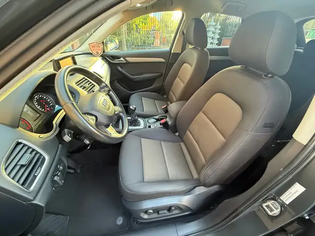 Audi Q3 view 18
