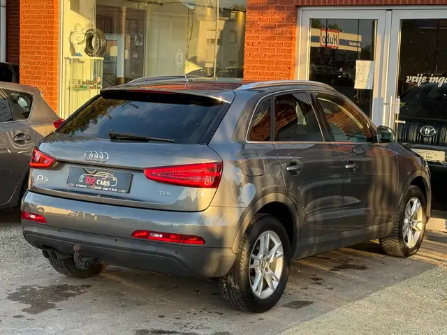 Audi Q3 view 11