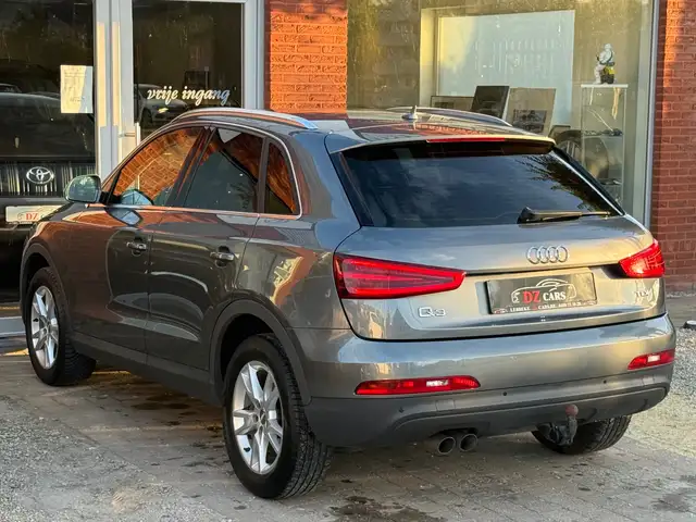 Audi Q3 view 13