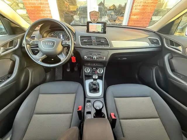Audi Q3 view 19