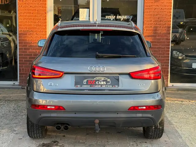 Audi Q3 view 12
