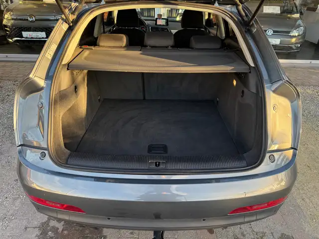 Audi Q3 view 15