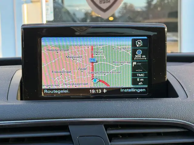 Audi Q3 view 26