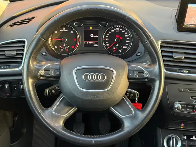 Audi Q3 view 23