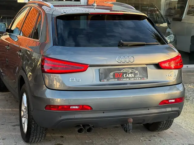 Audi Q3 view 14
