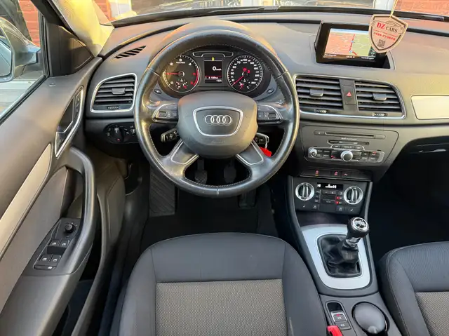 Audi Q3 view 22
