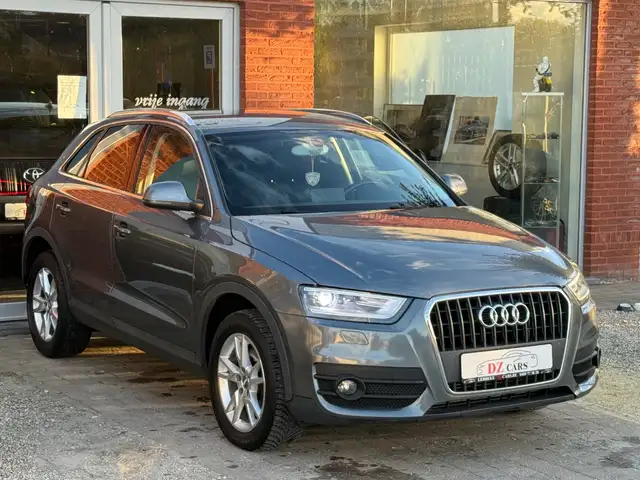 Audi Q3 view 8