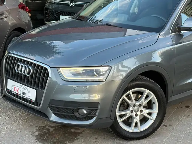 Audi Q3 view 3