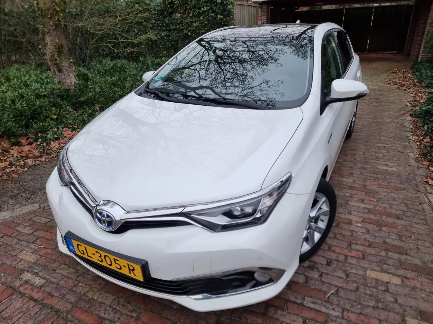 Toyota Auris 1.8 Hybrid Lease Pro Panoramadak/Half Leder Weiß - 2