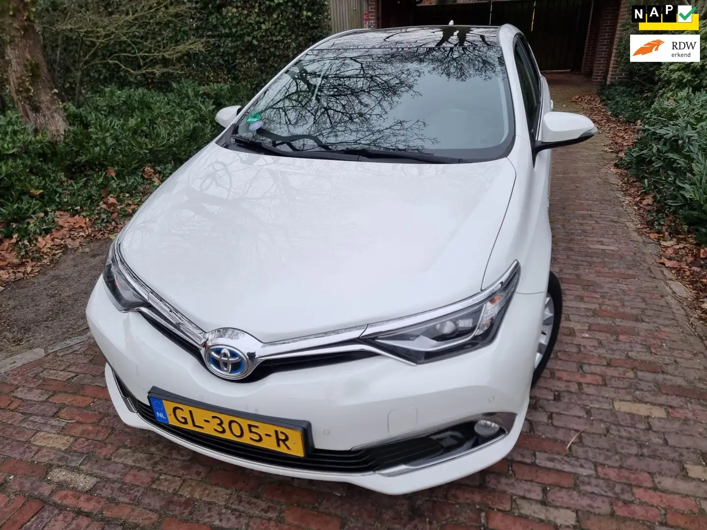 Toyota Auris 1.8 Hybrid Lease Pro Panoramadak/Half Leder Weiß - 1