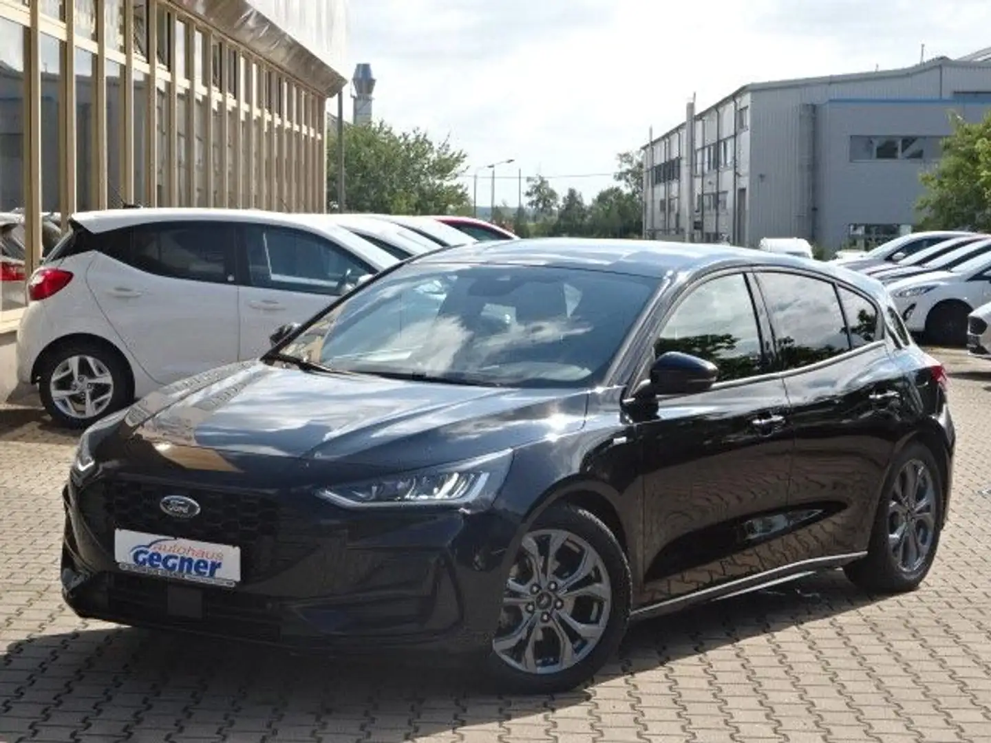 Ford Focus Lim. 115PS Autm. ST-Line Navi iACC Kamera Schwarz - 2