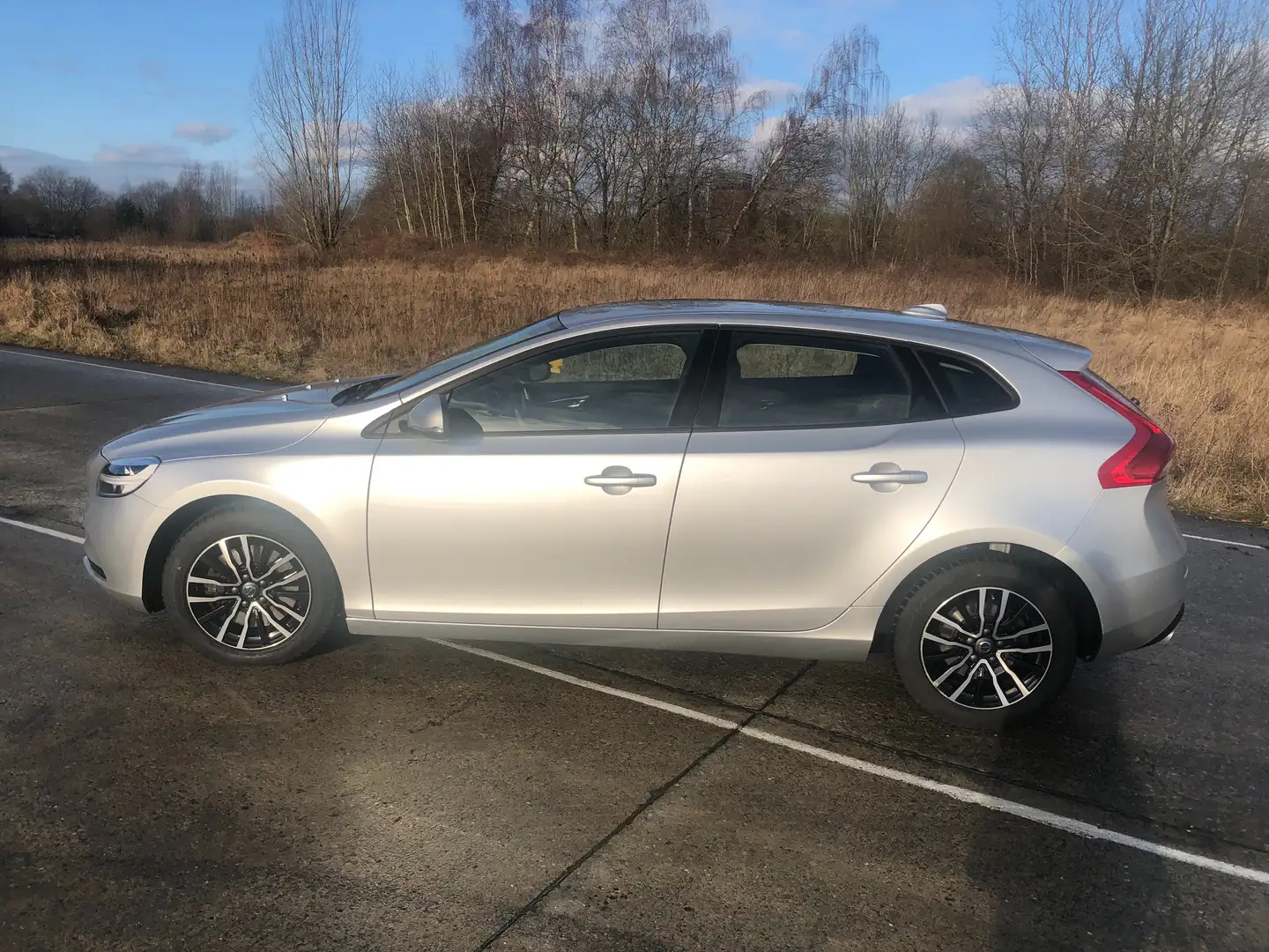 Volvo V40 V40 2.0 D2 Black Edition Gear.AdBlue(EU6d-T. Stříbrná - 1