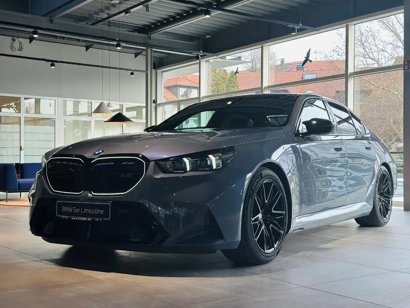 BMW M5 LIMOUSINE. STORM BAY METALLIC LEDER SCHWARZ.++ Grau - 1