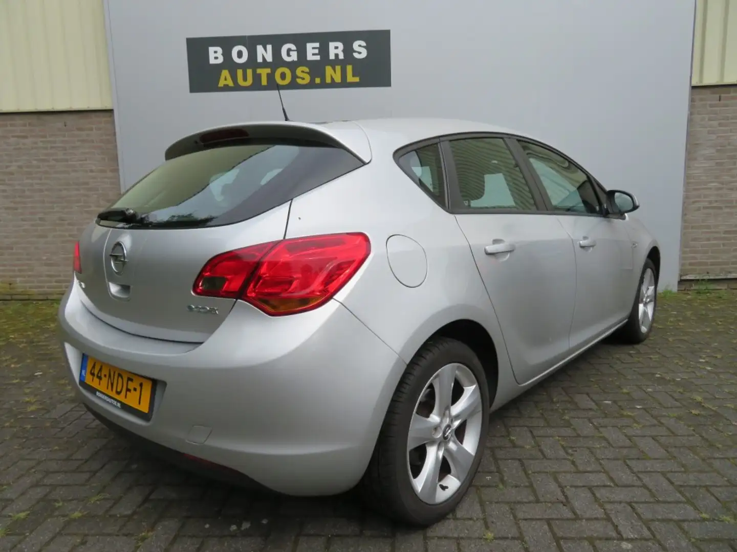 Opel Astra 1.4 EDITION Grijs - 2