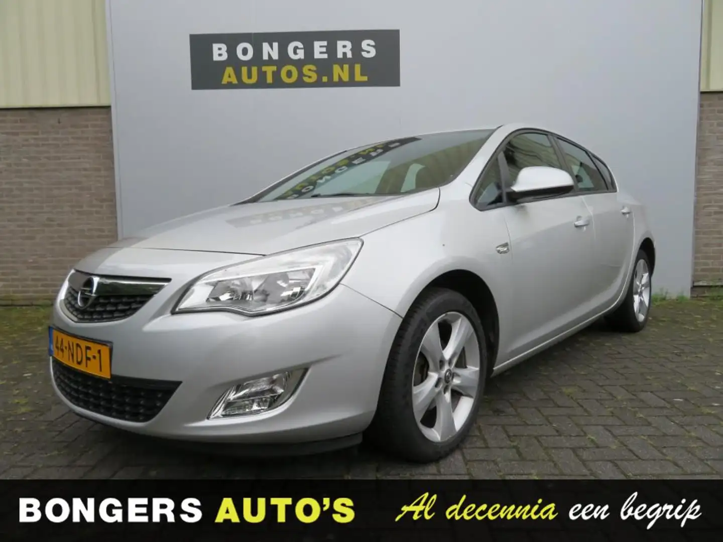Opel Astra 1.4 EDITION Grijs - 1