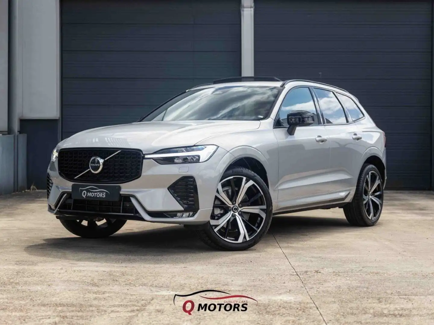Volvo XC60 XC60 B4 B Plus Dark-PANO-LED-ACC-KEYLESS-CAM Zilver - 1