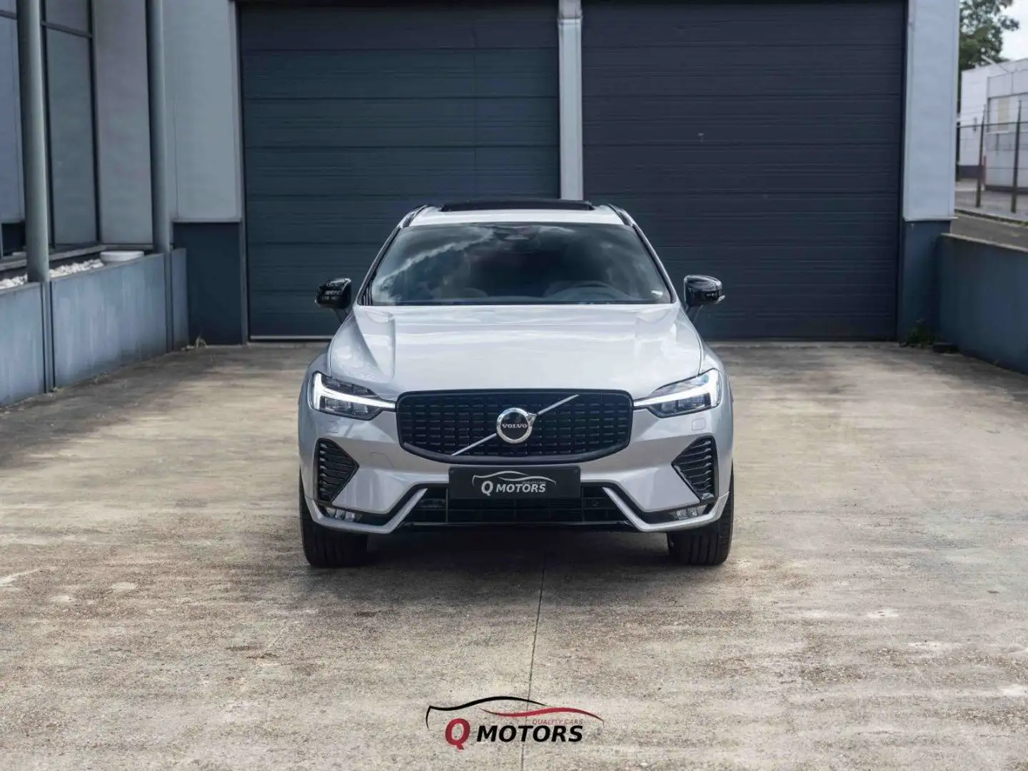 Volvo XC60 XC60 B4 B Plus Dark-PANO-LED-ACC-KEYLESS-CAM Zilver - 2
