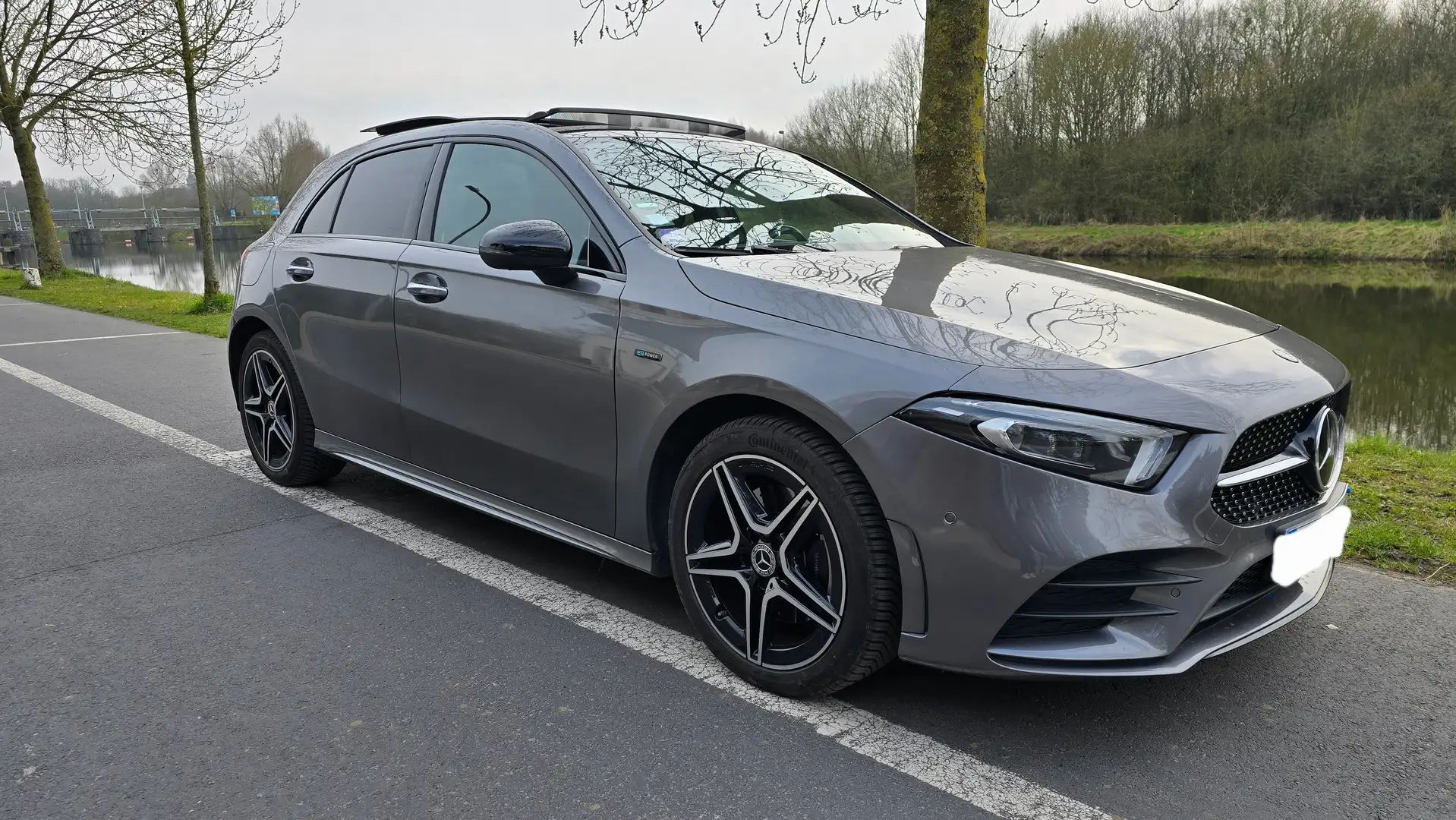 Mercedes-Benz A 250 Classe+A+250+e+8G-DCT+AMG+Line Gris - 1