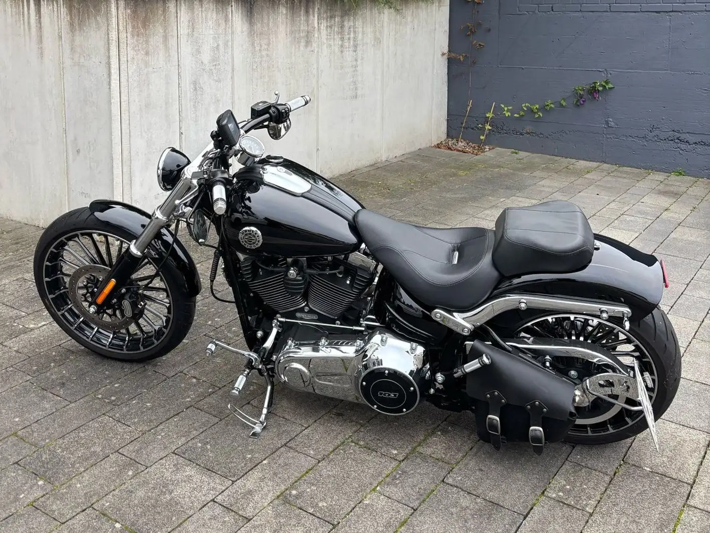Harley-Davidson CVO Breakout FXSB Negru - 2