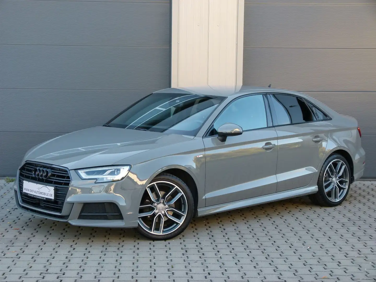Audi A3 Lim 35TFSI sport S-Line 1-Hand Virtual ACC Grau - 1
