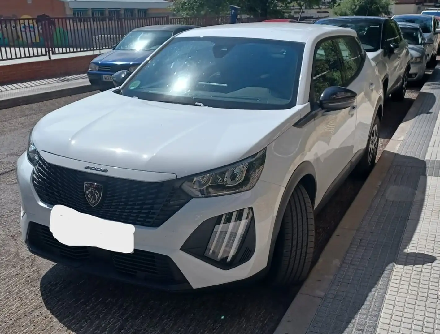 Peugeot 2008 Active Puretech 100 S&S 6 Vel. MAN Weiß - 2