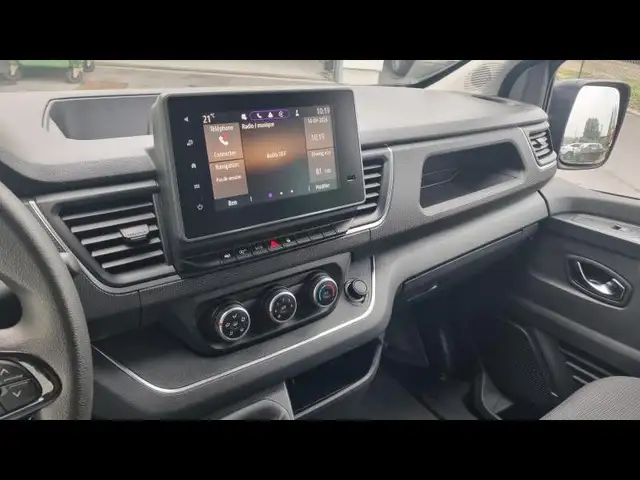 Renault Trafic view 12