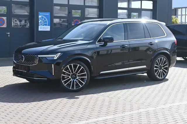 Volvo XC90 main image
