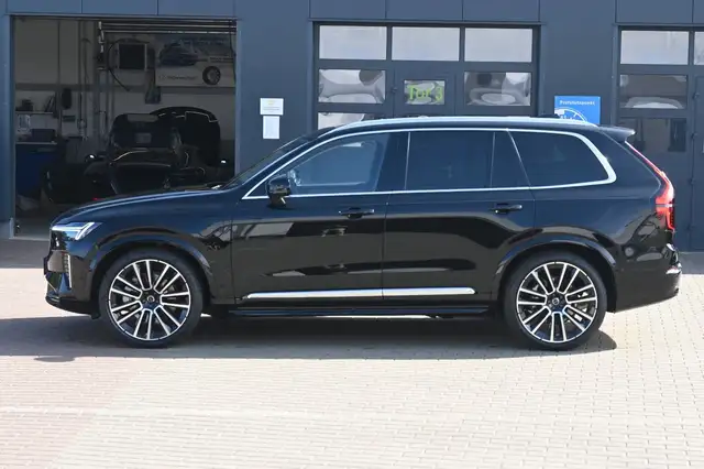 Volvo XC90 view 2