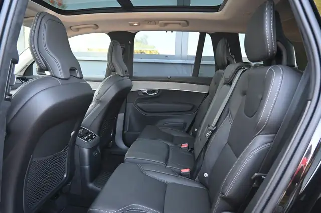 Volvo XC90 view 15