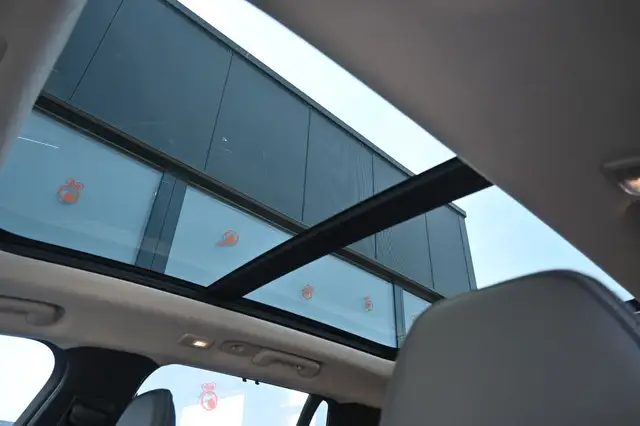 Volvo XC90 view 12
