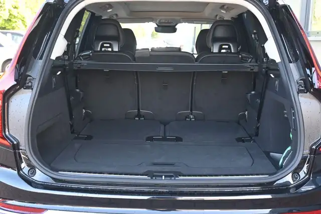 Volvo XC90 view 6