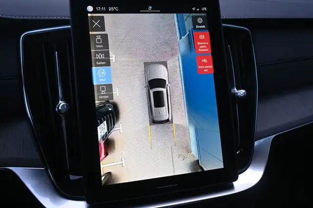 Volvo XC90 view 24
