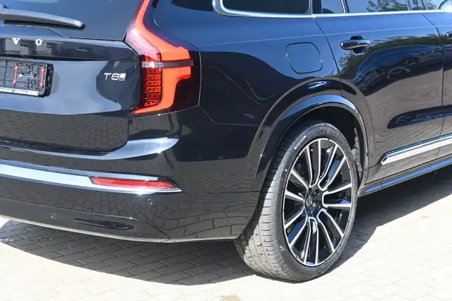 Volvo XC90 view 5