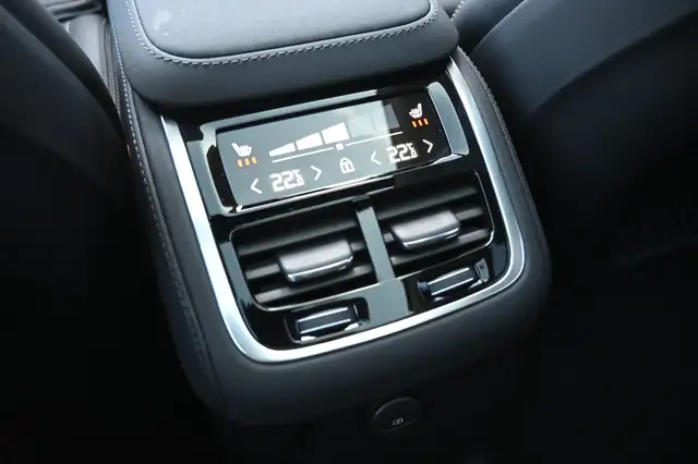 Volvo XC90 view 16