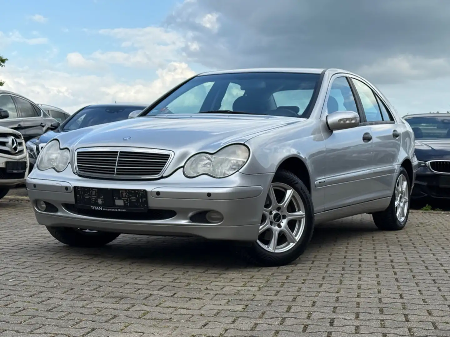 Mercedes-Benz C 180 Classic TÜV neu Kamera Klima Tempomat PDC Срібний - 1