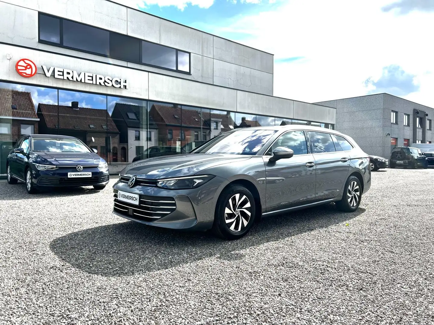 Volkswagen Passat Variant Passat Variant 1.5 e-TSI OPF DSG Business*TREKHAAK Grijs - 1