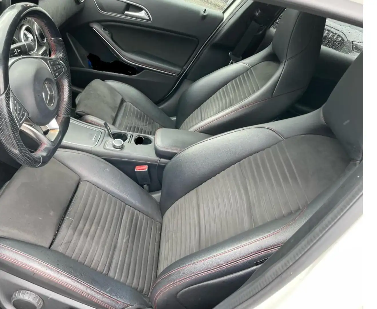 Mercedes-Benz A 250 Hatchback AMG Line | Panoramisch Dak | Trekhaak | Wit - 2