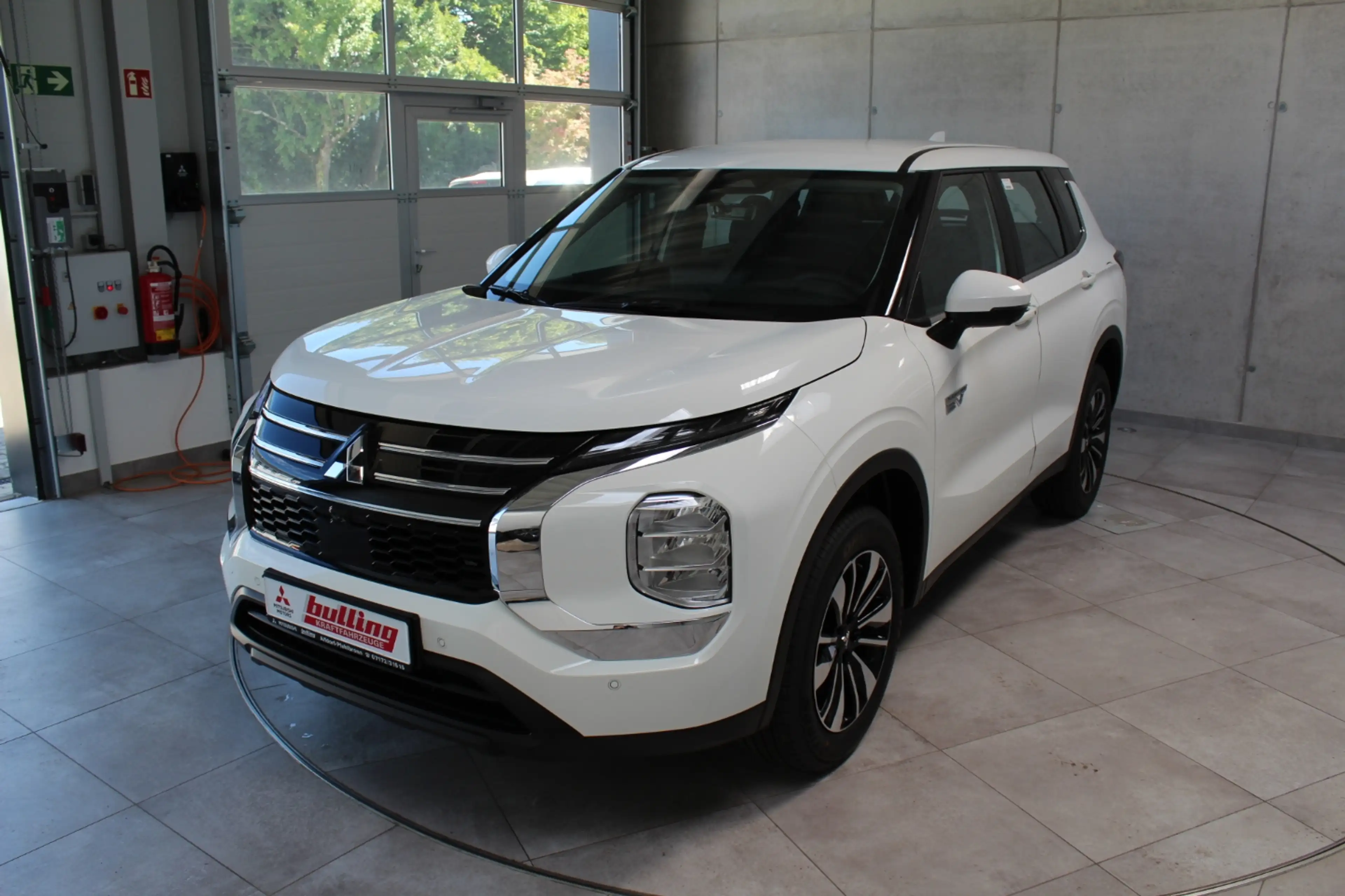 Mitsubishi Outlander 2.4L PHEV Diamant — photo 2