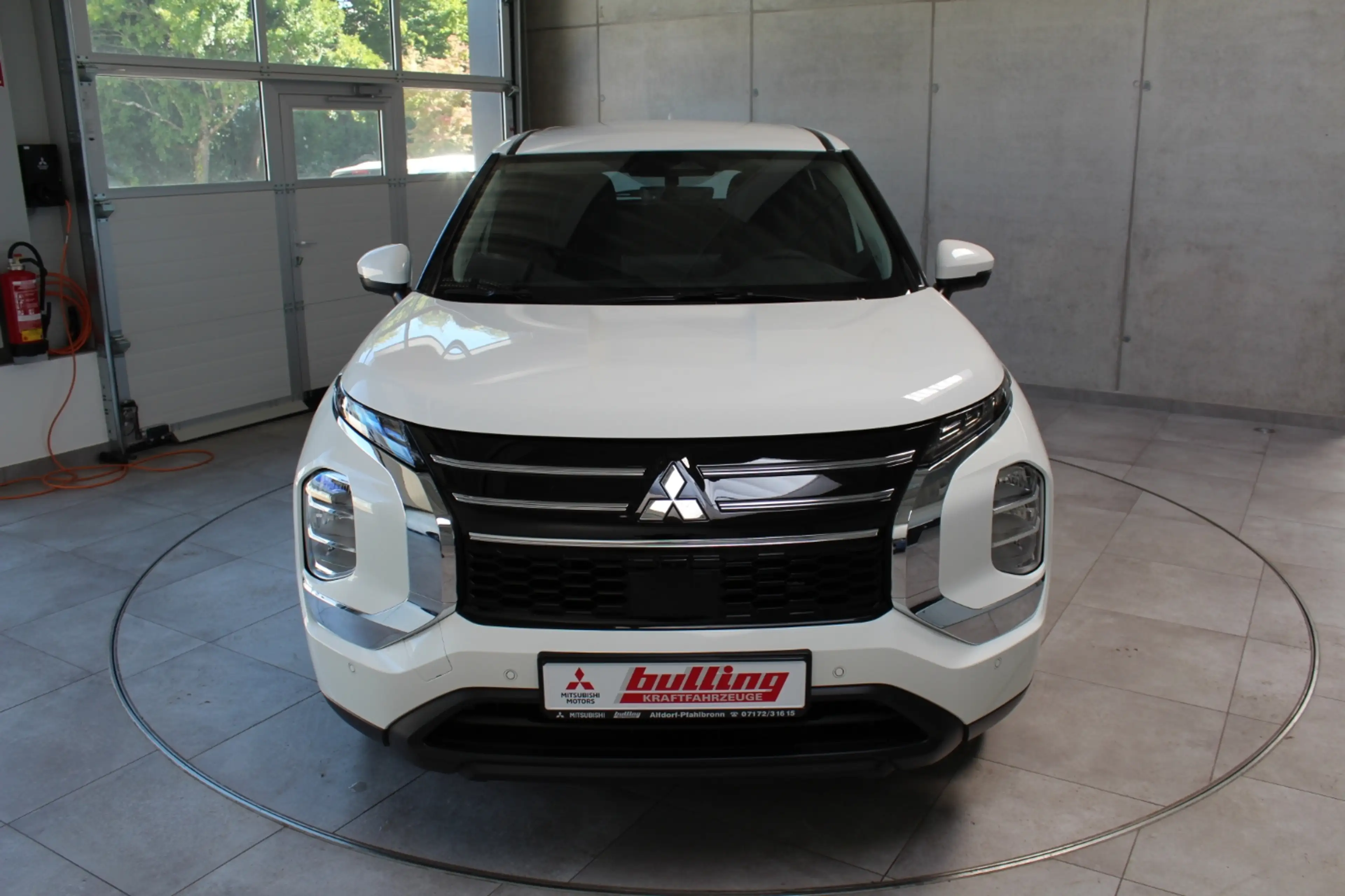Mitsubishi Outlander 2.4L PHEV Diamant — photo 3