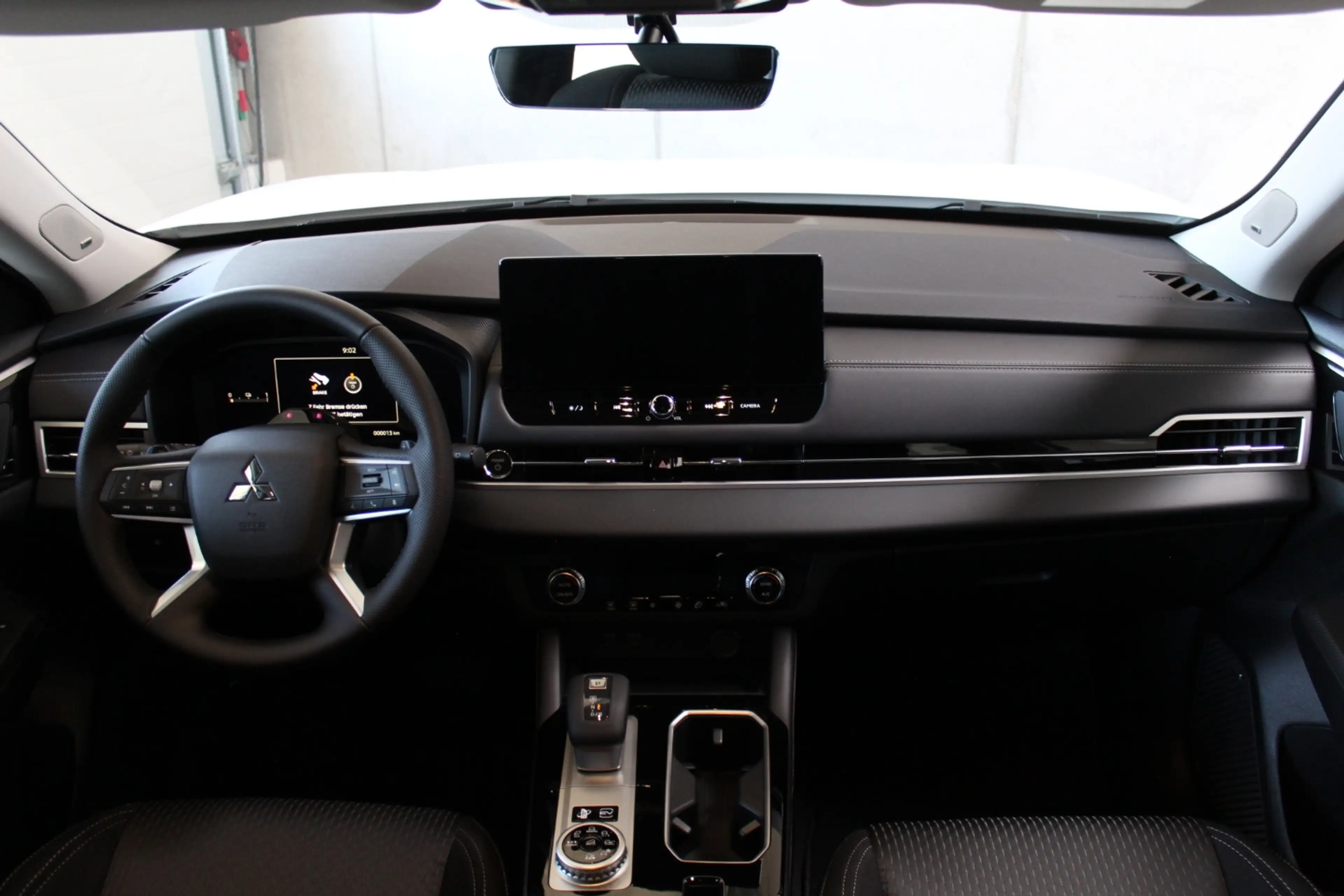 Mitsubishi Outlander 2.4L PHEV Diamant — photo 13
