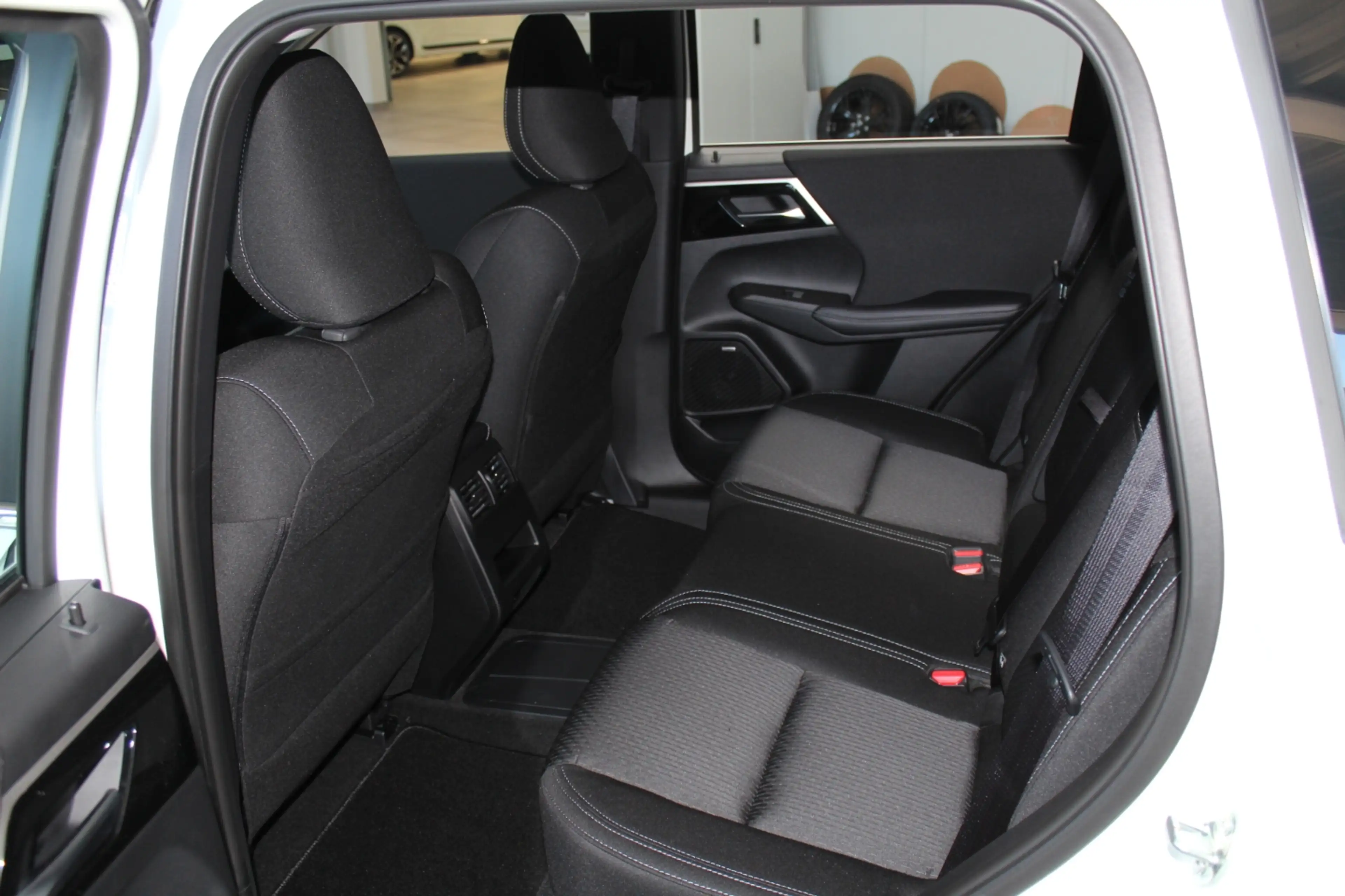 Mitsubishi Outlander 2.4L PHEV Diamant — photo 10