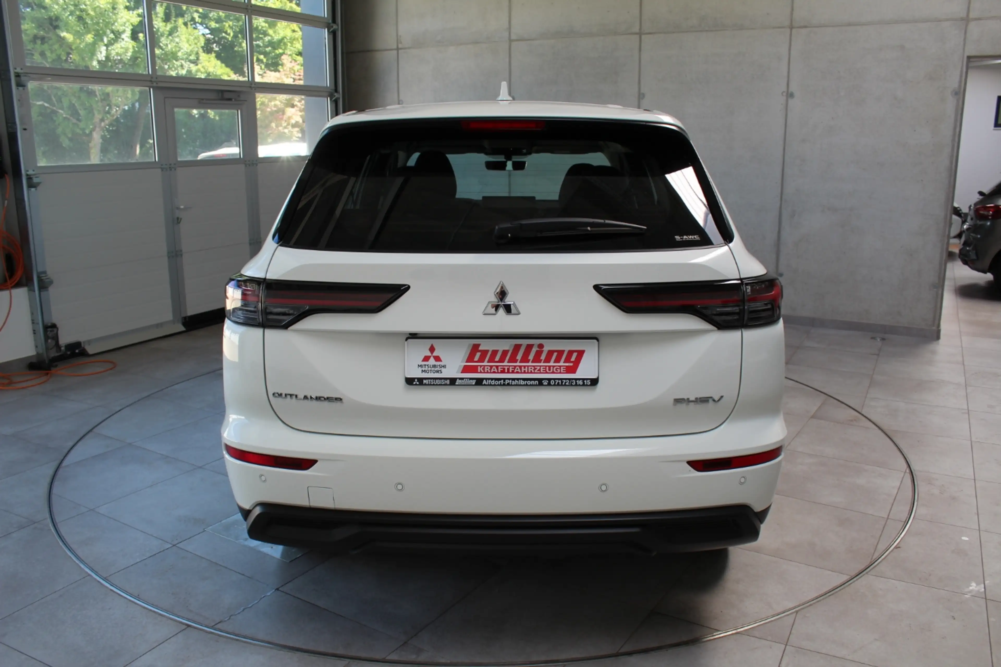 Mitsubishi Outlander 2.4L PHEV Diamant — photo 6
