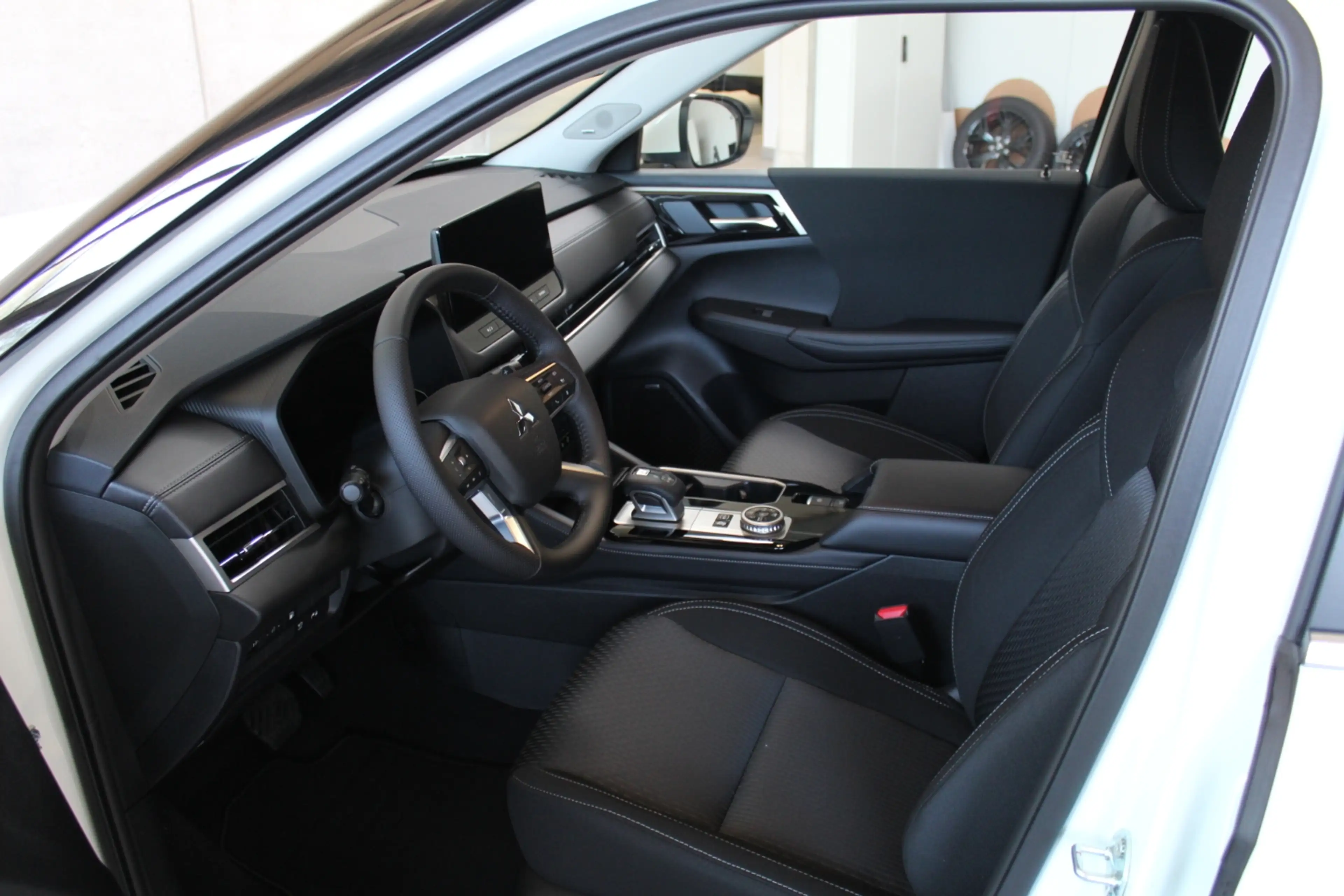 Mitsubishi Outlander 2.4L PHEV Diamant — photo 9