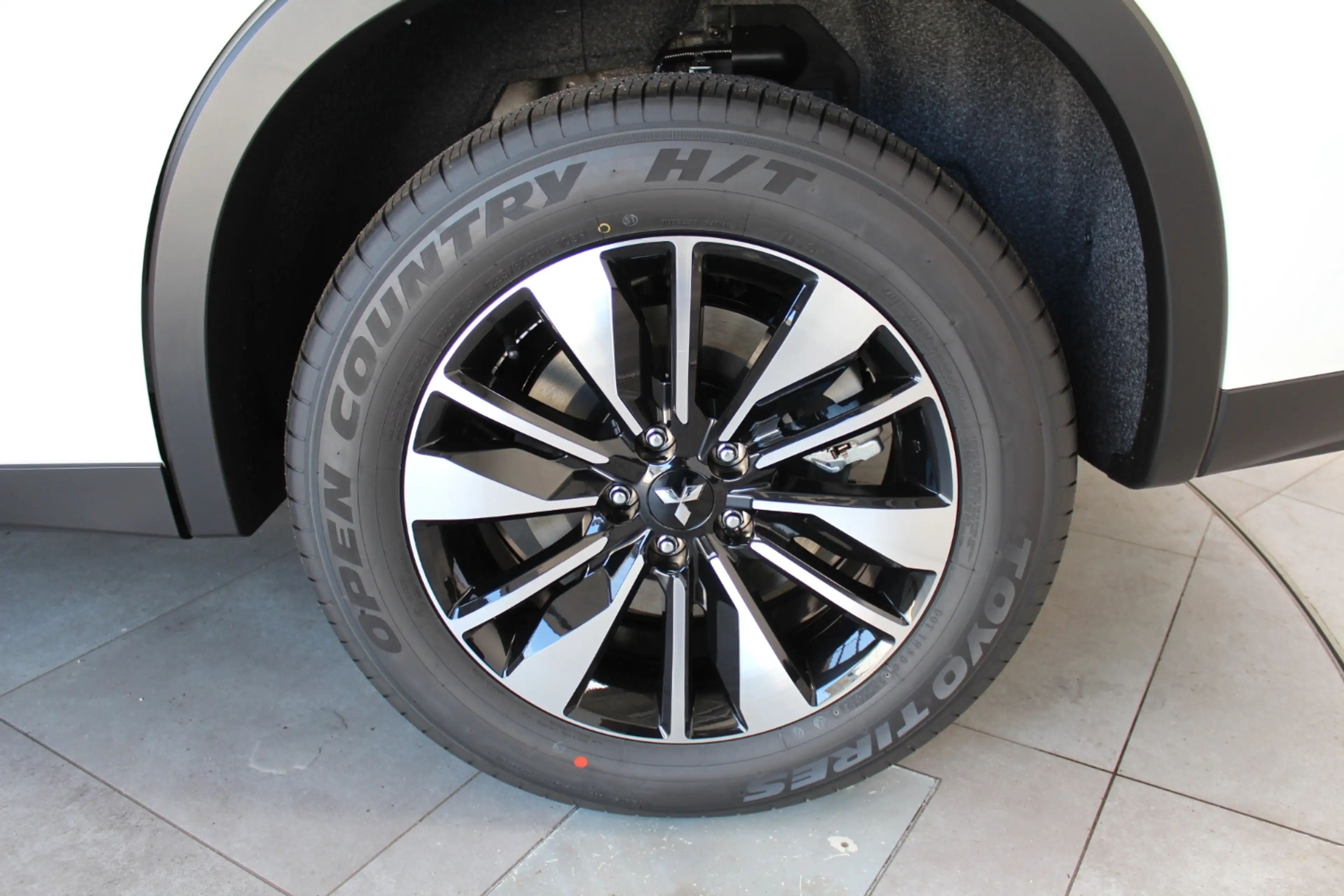 Mitsubishi Outlander 2.4L PHEV Diamant — photo 8