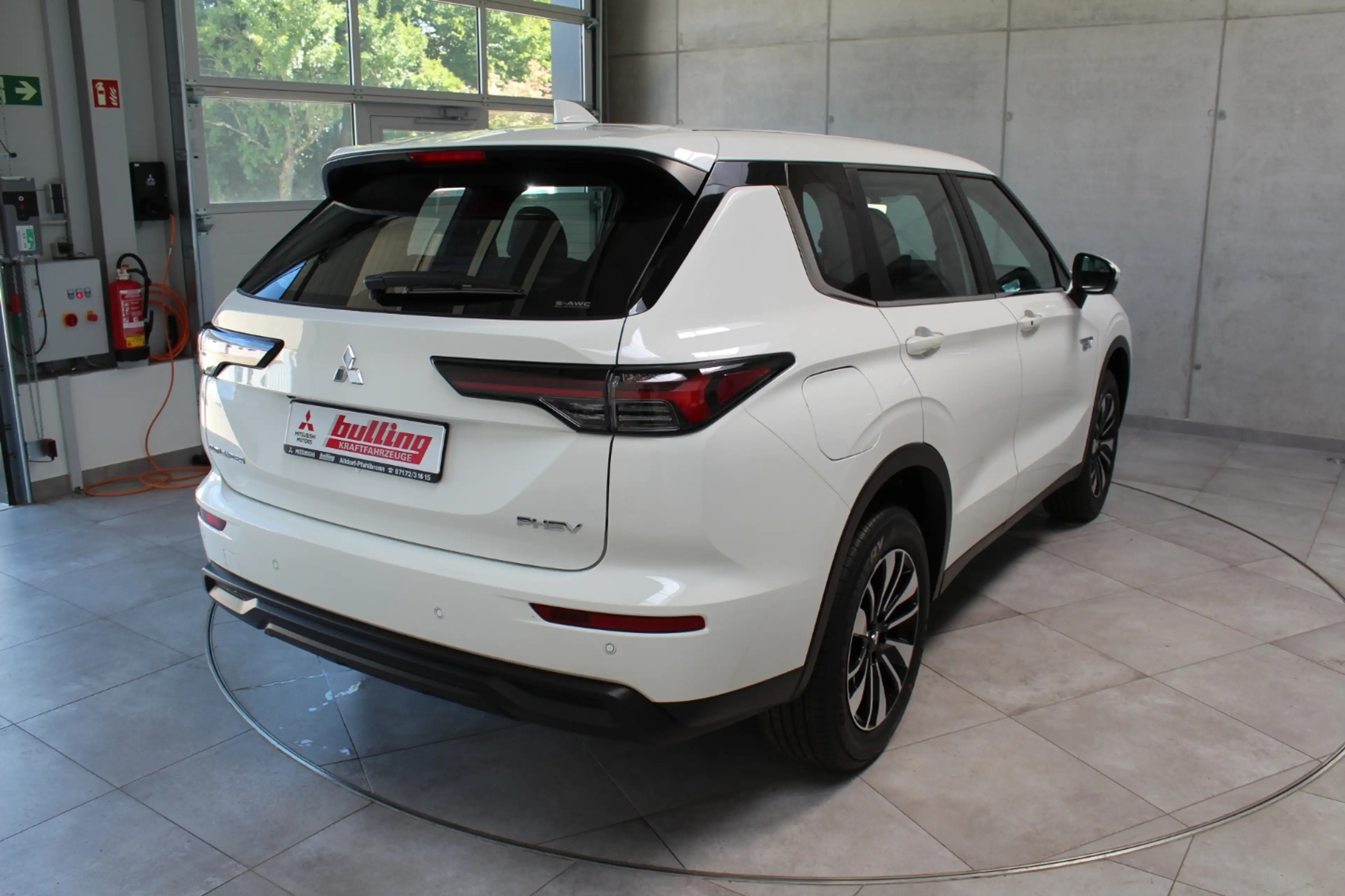 Mitsubishi Outlander 2.4L PHEV Diamant — photo 5