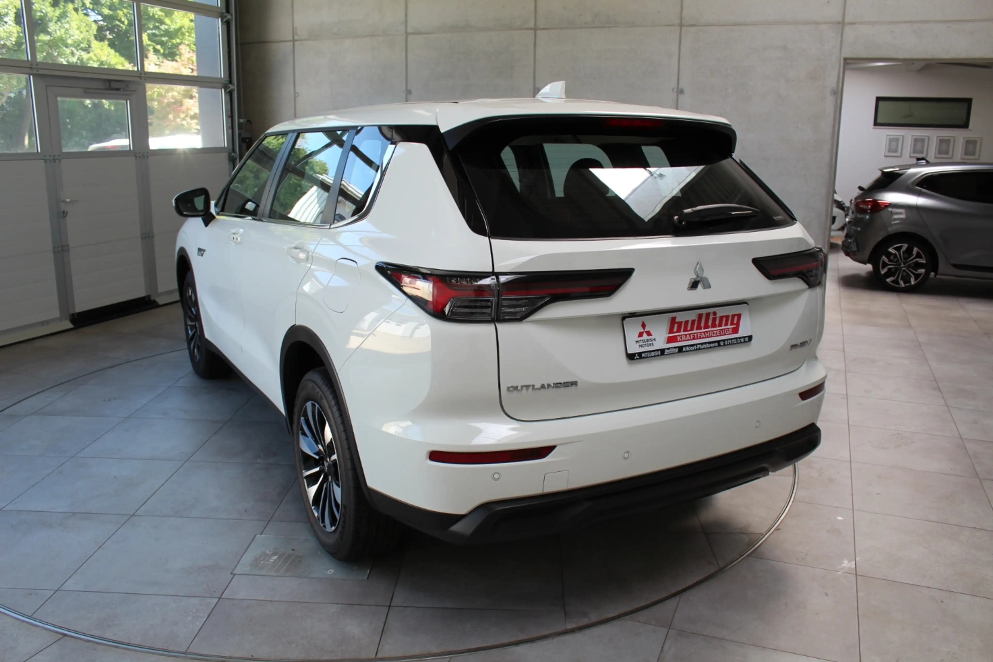 Mitsubishi Outlander 2.4L PHEV Diamant — photo 7