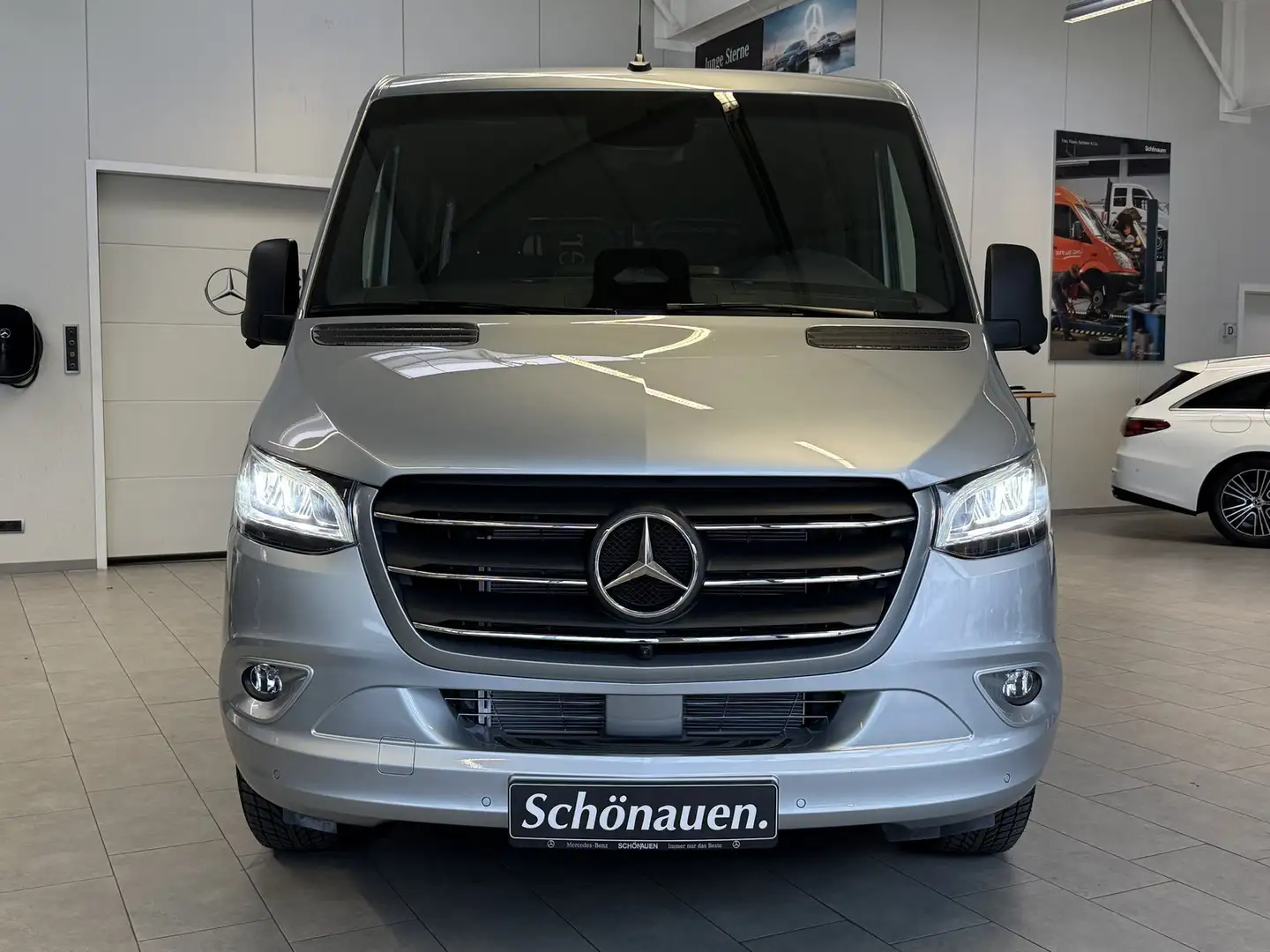 Mercedes-Benz Sprinter 319 CDI Tourer SELECT STDHZ+LED+DISTRO Silber - 2
