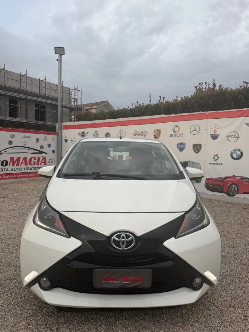 Toyota Aygo 1.0 VVT-i 69 CV 5 porte x-clusiv Blanc - 1