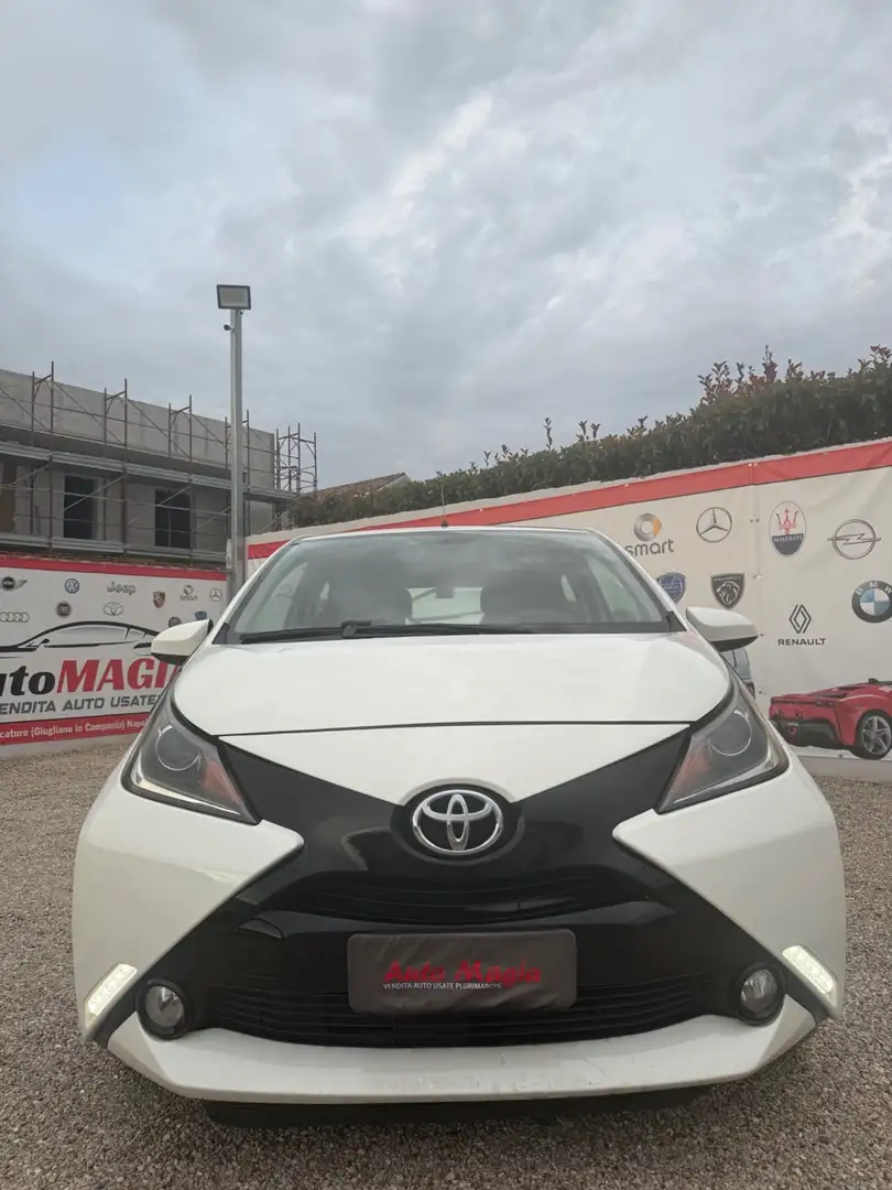 Toyota Aygo 1.0 VVT-i 69 CV 5 porte x-clusiv Blanc - 2