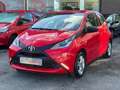 Toyota Aygo Aygo 1.0i VVT-i x-play and pack x-cite Rood - thumbnail 2